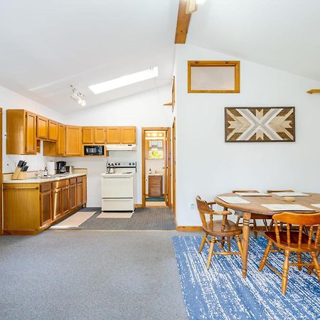 River Access Cabin With Hot Tub, Fire Pit, & Wifi! Morton Grove Екстер'єр фото