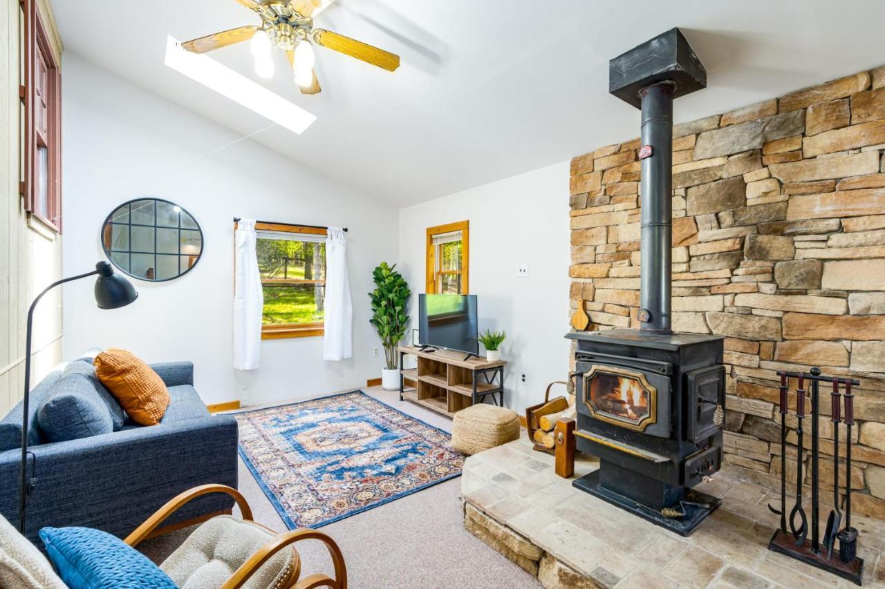 River Access Cabin With Hot Tub, Fire Pit, & Wifi! Morton Grove Екстер'єр фото