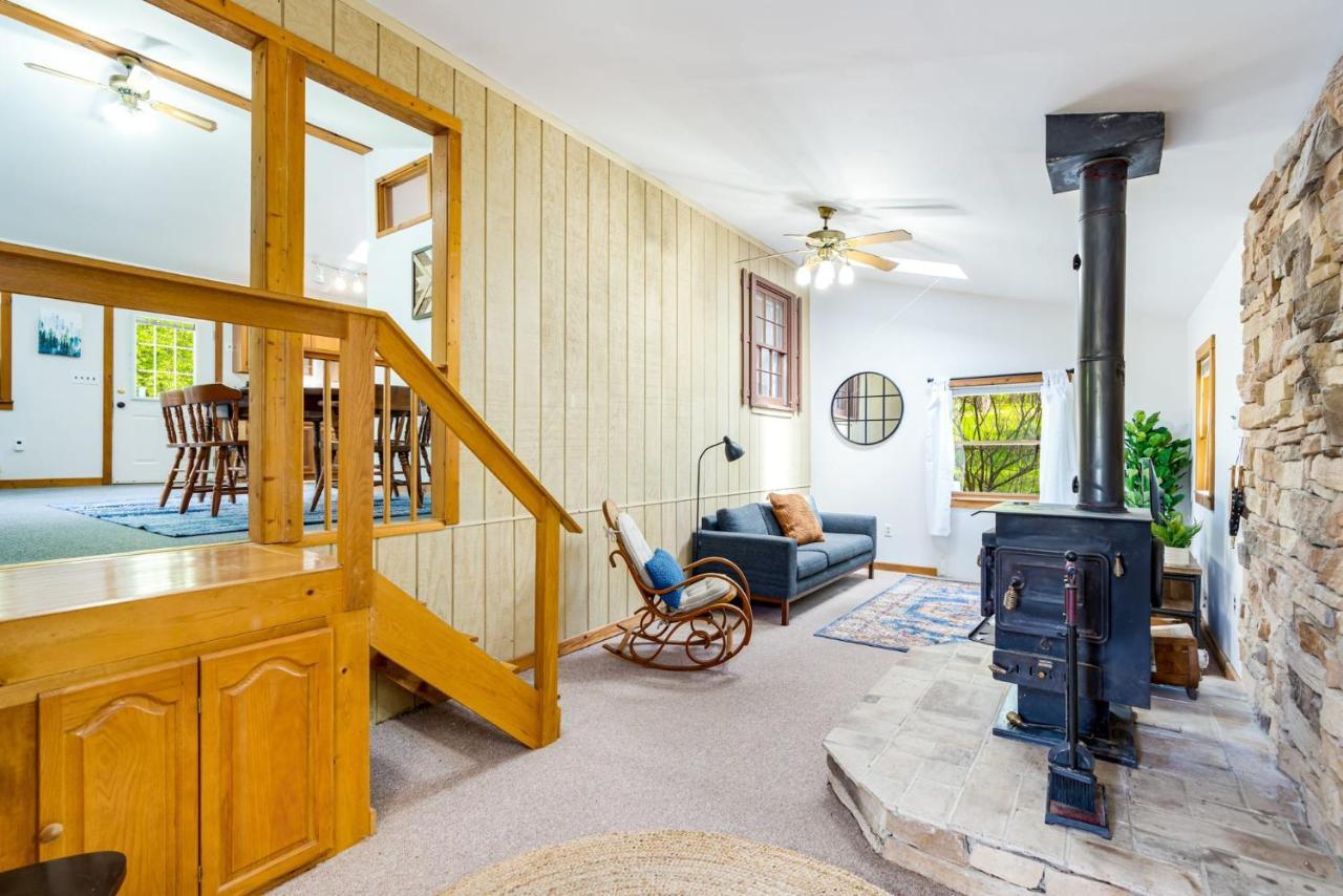 River Access Cabin With Hot Tub, Fire Pit, & Wifi! Morton Grove Екстер'єр фото