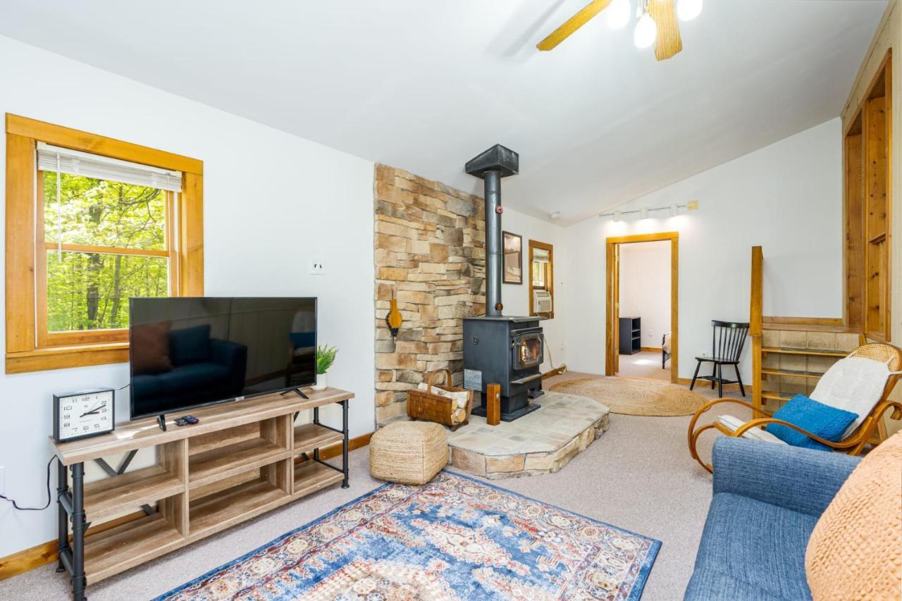 River Access Cabin With Hot Tub, Fire Pit, & Wifi! Morton Grove Екстер'єр фото