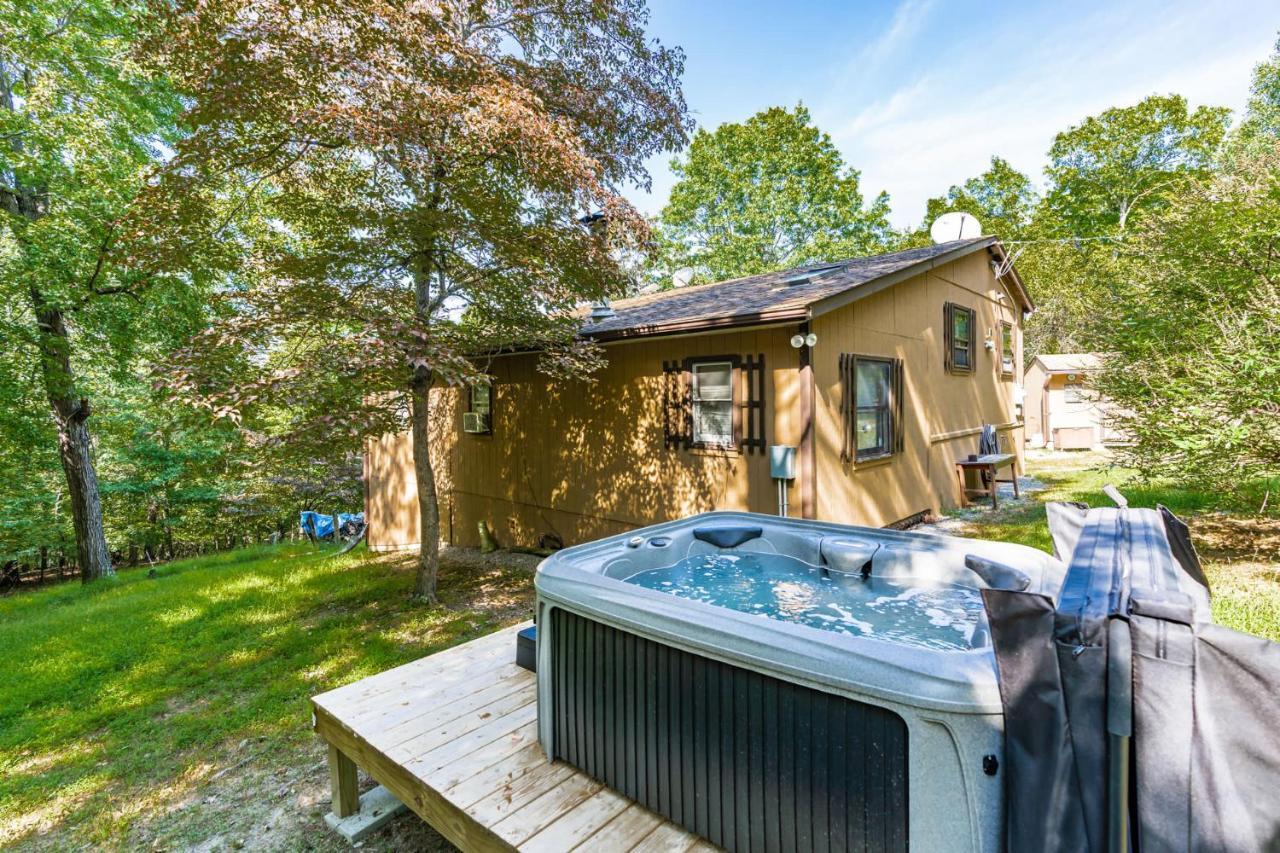 River Access Cabin With Hot Tub, Fire Pit, & Wifi! Morton Grove Екстер'єр фото
